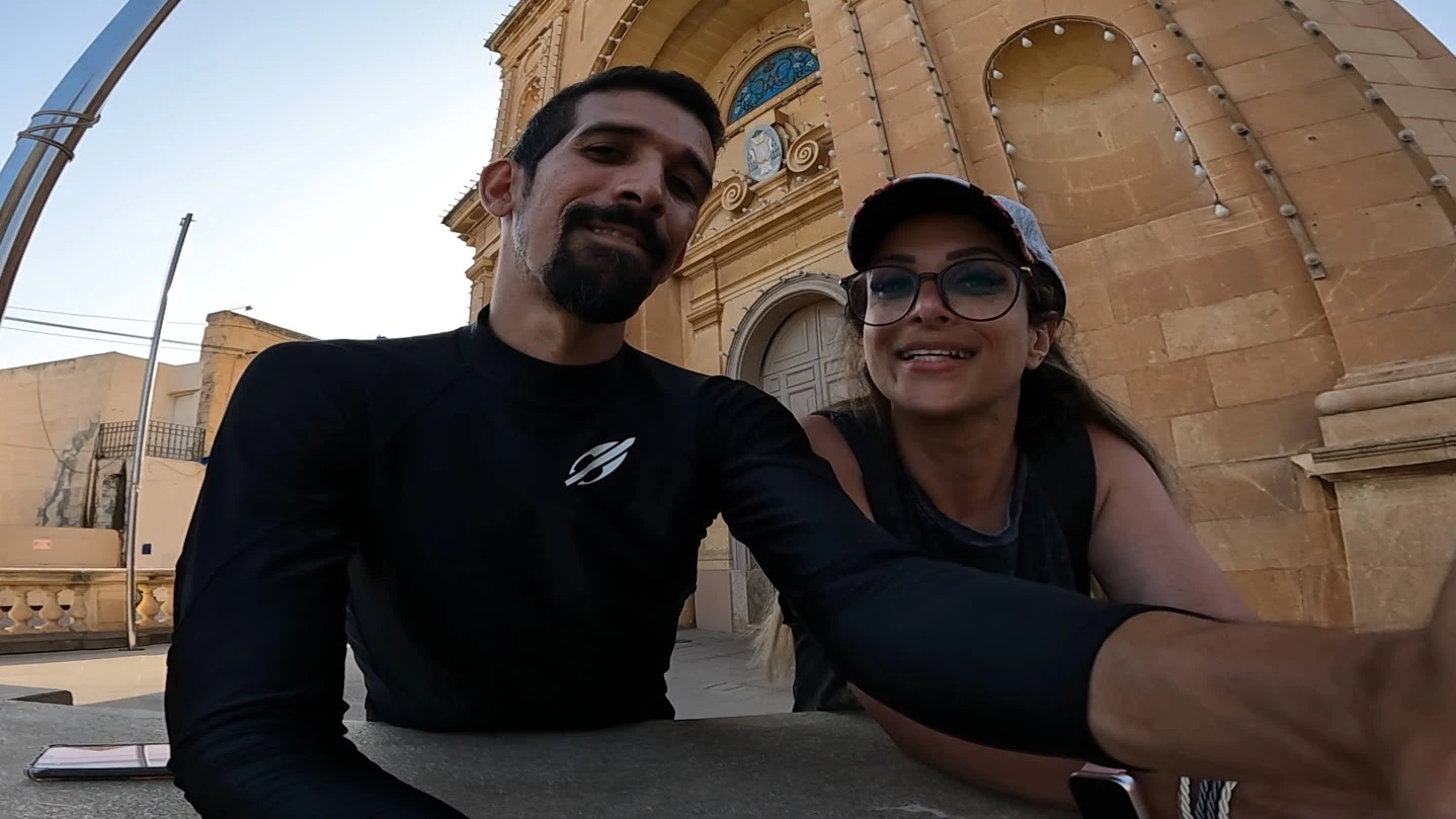 Ramon e Malu juntos em Marsaxlokk, Malta
